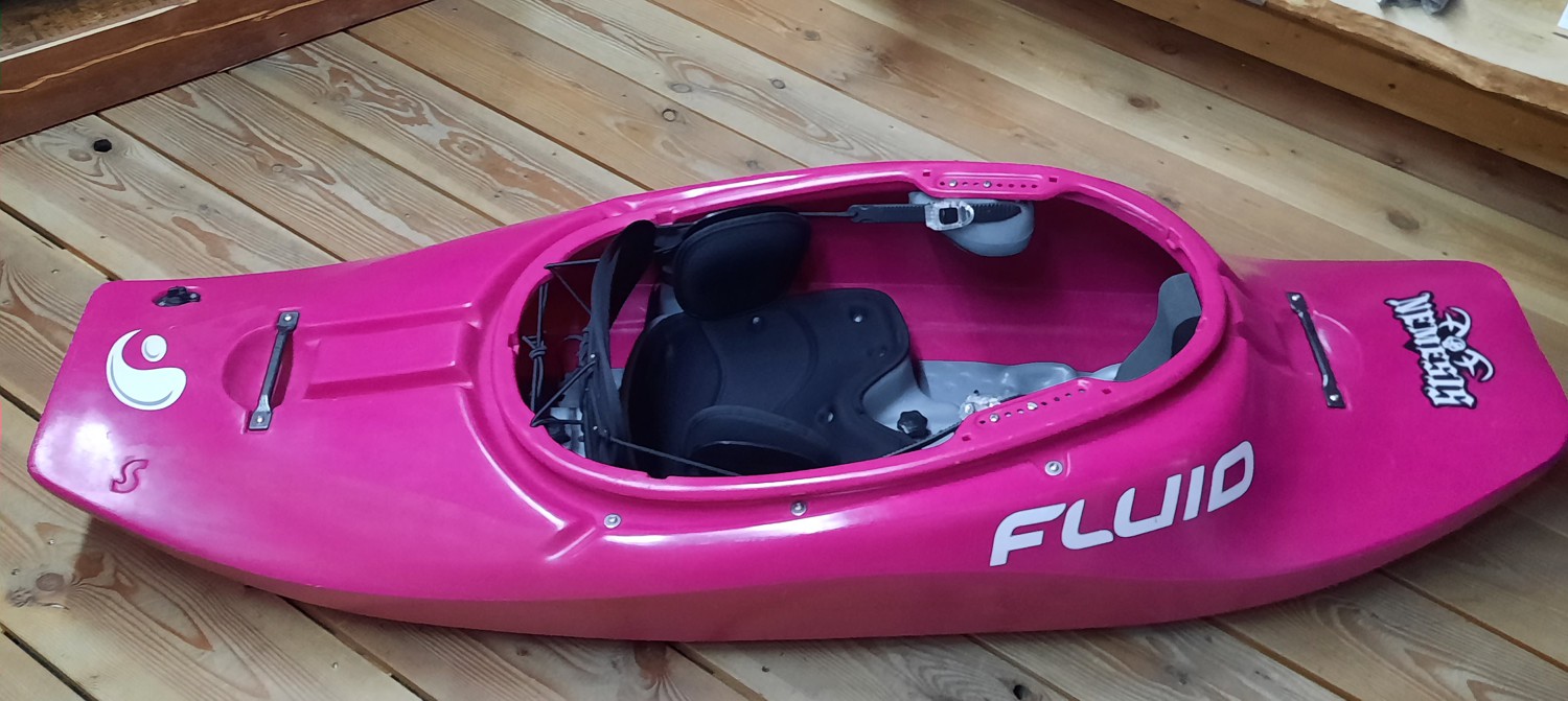 FLUID Nemesis small Whitewater Freestyle Rodeo Kajak TESTBOOT neuwertig 